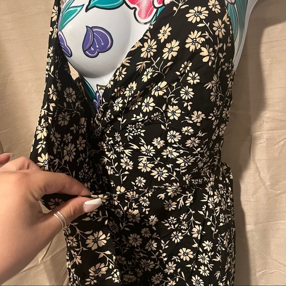 Forever 21 Black Beige Floral Wrap Dress - Picture 3 of 5